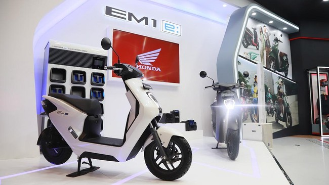 Honda akhirnya mewakili merek motor Jepang pertama penerima subsidi Rp7 juta untuk kategori motor listrik yang diproduksi di Indonesia.
