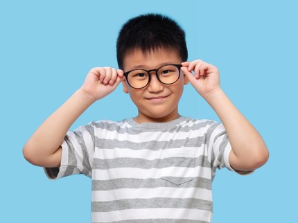 Kacamata Anti-Radiasi untuk Cegah Mata Minus Anak, Benarkah Efektif?