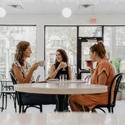 4 Rekomendasi Kafe Estetik dengan Menu Enaknya, Cocok untuk Nongkrong Bareng Sahabat dan Keluarga!