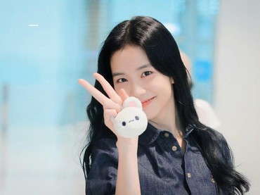 img-title Begini Penampilan Spesial Jisoo BLACKPINK di 'Dr. Cheon and Lost Talisman'