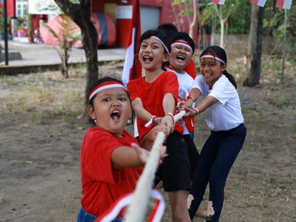 40 Ide Lomba 17 Agustus untuk Anak Sekolah, Orang Dewasa, Ibu-ibu & Bapak-bapak