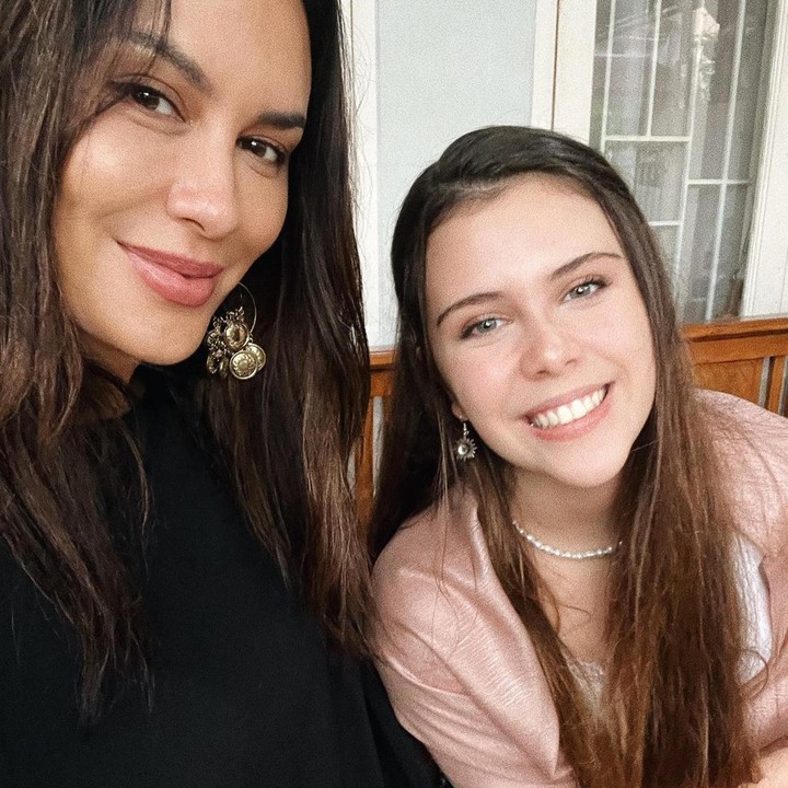 <p>Putri bungsu Sophia Latjuba, Manuella Aziza Villareal, kini berusia 17 tahun, Bunda. Manuela yang memiliki wajah blasteran ini tumbuh menjadi remaja yang cantik mirip sang Bunda. (Foto: instagram sophia_latjuba88)</p>