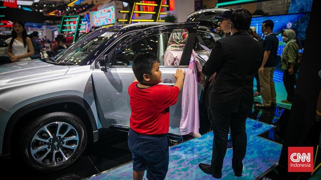 Harga sejumlah mobil di Indonesia naik ketika suku bunga acuan dari Bank Indonesia (BI) masih tinggi (6,25 persen).