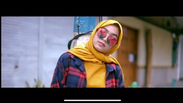 img-title 7 Transformasi Oklin Fia Selebgram Konten Erotis, Sempat Jadi Pemulung