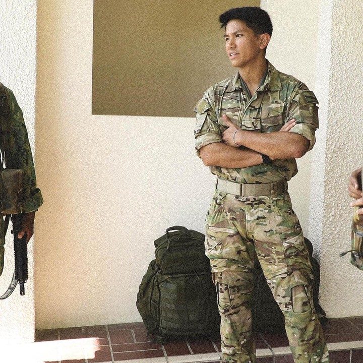 <p>Pangeran Abdul Mateen mengantongi pangkat letnan dua yang diperolehnya pada tahun 2011, Bunda. Ia mengikuti kursus komisioning di Royal Military Academy Sandhurst Inggris. (Foto: Instagram @tmski)<br /><br /><br /></p>