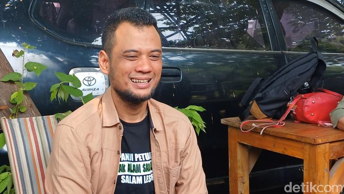 Panji Petualang dan ular kobra peliharaannya.