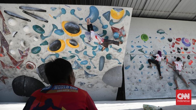 Di balik jalur panjat tebing nomor lead dan boulder, ada sosok perancang jalur yang dituntut punya imajinasi dan juga harus lihai memanjat.