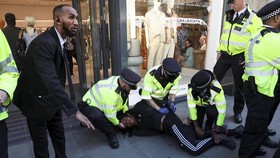 FOTO: Pencurian Massal Terinspirasi dari TikTok Hebohkan London