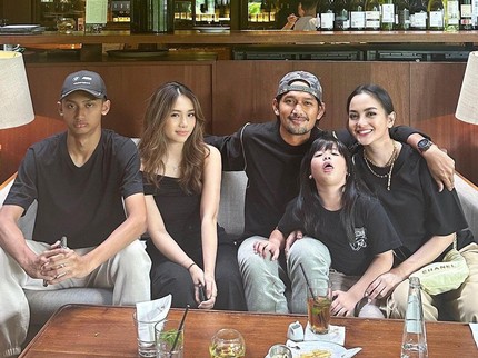 7 Potret Kebersamaan Putra Ibnu Jamil dan Anak-Anak Ririn Ekawati yang Jarang Tersorot
