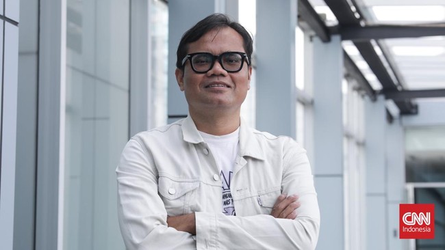 Pesohor Soleh Solihun berkeluh kesah di akun X nya @solehsolihun karena diburu petugas pajak terkait pendapatannya di Youtube.