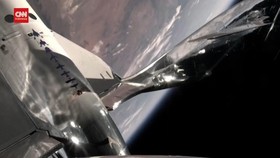 VIDEO: Detik-detik Virgin Galactic Bawa Wisatawan ke Tepi Luar Angkasa