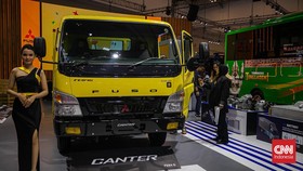 Fuso Mulai Distribusi Canter Spesial Edisi 60 Tahun