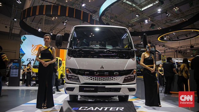 Fuso eCanter bisa menjangkau jarak 170-200 km dengan satu kali pengisian daya baterai.