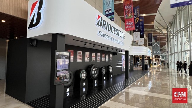 Bridgestone Indonesia memamerkan ban F1 asli dan ban kendaraan komersial pertama yang diproduksi 1975.