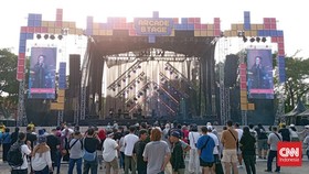 Cerah dan Terik Jakarta Sambut Hari Pertama The 90's Festival