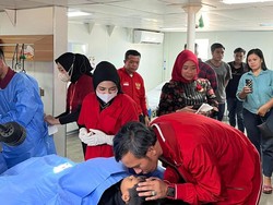 Ribuan Warga Jambi Berobat Gratis ke Kapal RS Terapung PDIP
