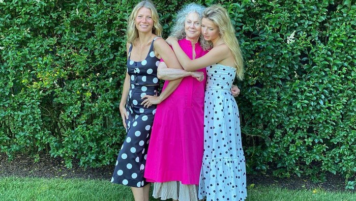 Gaya kembar Gwyneth Paltrow dan Apple Martin/ Foto: Instagram/gwynethpaltrow