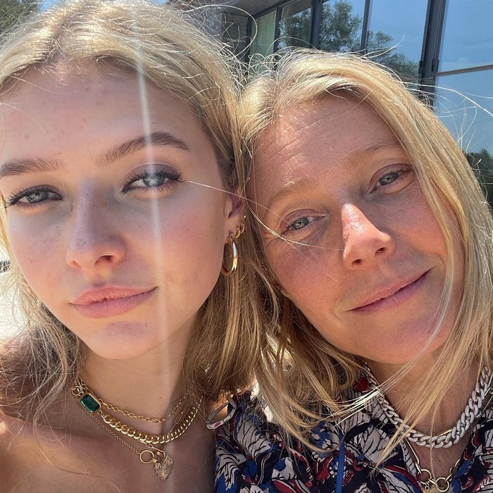 Gaya kembar Gwyneth Paltrow dan Apple Martin/ Foto: Instagram/gwynethpaltrow