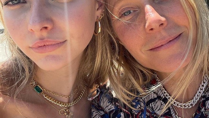 Gaya kembar Gwyneth Paltrow dan Apple Martin/ Foto: Instagram/gwynethpaltrow