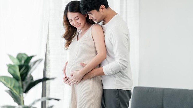 Seks saat hamil umumnya aman pada kehamilan yang sehat. Pada beberapa kondisi, bisa berbahaya dan berefek samping pada kehamilan.