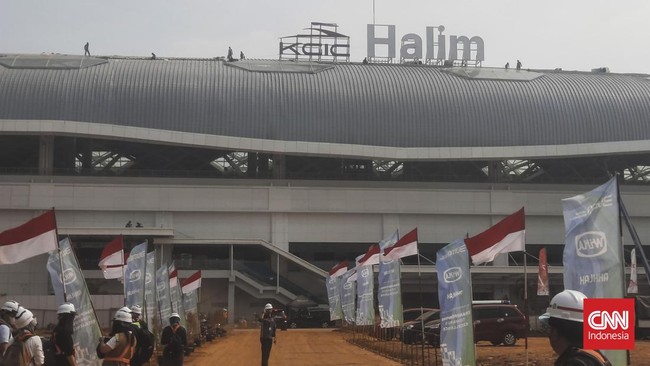 Progres pembangunan Stasiun Halim untuk proyek kereta cepat Jakarta-Bandung sudah mencapai 97 persen. 