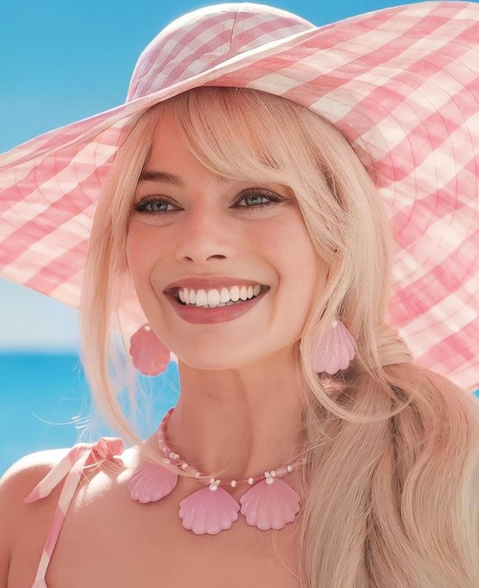 6 Transformasi yang Dilakukan Margot Robbie untuk Film Barbie, Sampai ...