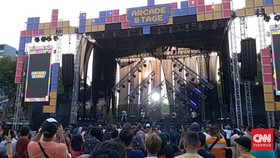 Geng Milenial Tersihir Suara dan Guyon Atiek CB di The 90's Festival