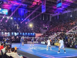 Pertandingan Hati Thariq dan Fuji di Lapangan Badminton