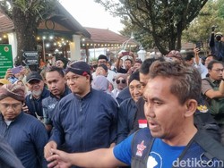Ziarah ke Makam Panembahan Senopati Kotagede, Anies Dapat Tombak Cakra