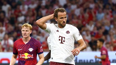 Bayern Munchen menelan kekalahan telak 0-3 dari RB Leipzig dalam laga debut Harry Kane pada ajang Piala Super Jerman.