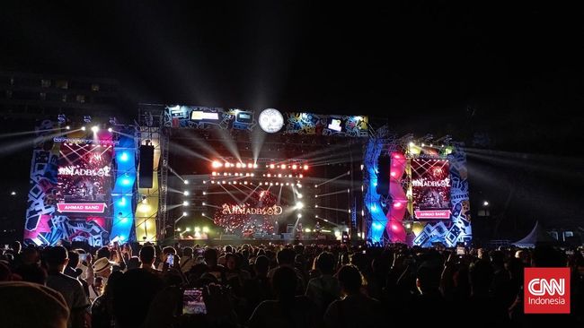 Ahmad Dhani mengatakan orang-orang yang pernah hidup tahun 90-an beruntung karena merasakan atmosfer musik yang lebih baik.