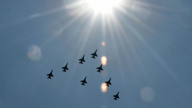 Pesawat yang bakal beratraksi saat peringatan HUT RI antara lain F-16, Boeing 737 hingga beberapa jenis helikopter.