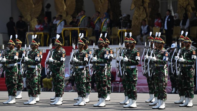 Deputi Protokol Setpres mengatakan istana bakal terus memantau perkembangan di lapangan khususnya para petugas campuran nan mengalami gangguan kesehatan.