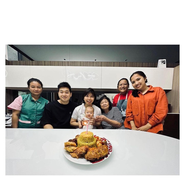 <p>Unggahan ini sontak mendapat banyak reaksi dari netizen hingga figur publik. Melalui kolom komentar, mereka memberikan ucapan selamat dan doa kebaikan. "<em>Happy birthday</em> kaka sayang kaka cintaaaaaaaaa, Tuhan Yesus memberkati selaluuu," kata Felicya Angelista. (Foto: Instagram @greyspolii dan @felixdjimin)</p>