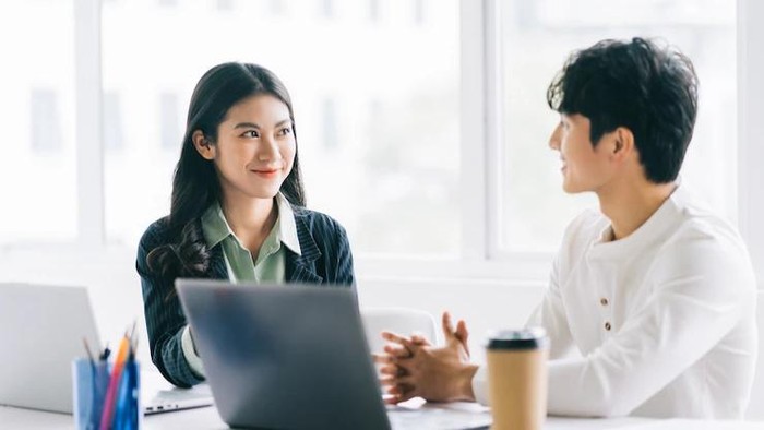 Hal yang dilakukan orang dengan kecerdasan emosional tinggi saat bicara dengan orang lain