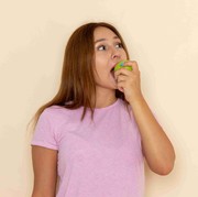 Bikin Nafas Segar, 5 Makanan Rumahan Ini Ampuh Mengatasi Bau Mulut, Coba Rutin Konsumsi!