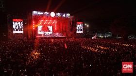 FOTO: Mr. Big Hipnotis Penonton The 90's Festival