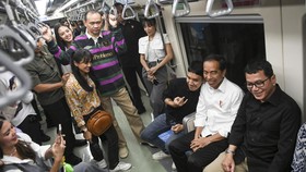 Pesan, Kesan dan Nyaman Jokowi Jajal LRT Jabodebek