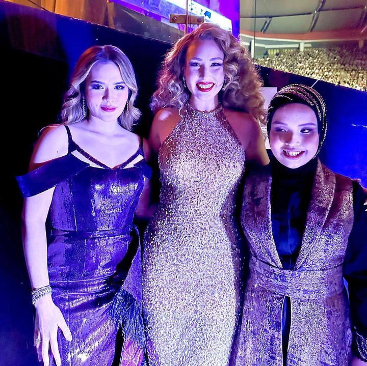 <p>Selain Putri Ariani, Raisa Andriana dan Loren Allred juga menjadi penyanyi yang sudah dipastikan hadir di acara tersebut. Berikut potret Putri bersama keduanya. (Foto: Instagram @arianinismaputri)<br /><br /><br /></p>