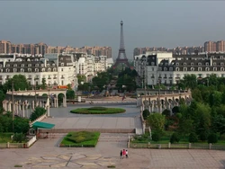 Kembaran Paris yang Bernasib Miris