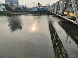 Kali Bekasi Masih Tercemar Siang Ini, Pemkot Kirim Surat ke Pemprov Jabar