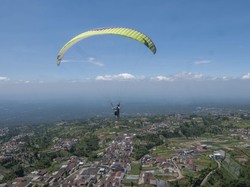 Pakai Parasut, Pilot Jet Akrobatik yang Jatuh di Italia Selamat