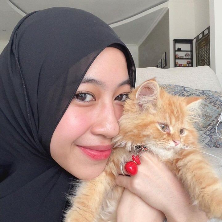 <p>Adiba Khanza Az-Zahra sendiri merupakan putri Umi Pipik dan mendiang Jefri Al Buchori yang paling dewasa. Putri sulung dari empat bersaudara ini lahir pada 7 Juni 2000 silam. (Foto: Instagram @adiba.knza)</p>