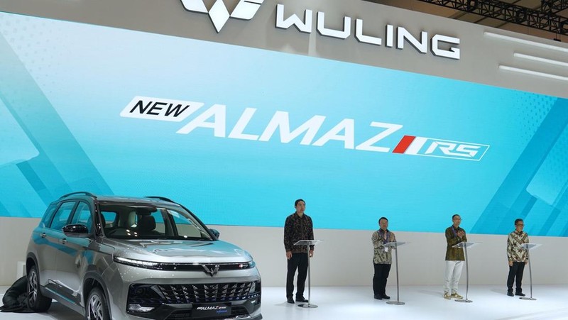 Wuling Motors untuk pertama kalinya resmi menampilkan pembaruan dari medium SUV yang diwujudkan dalam New Almaz RS