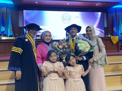 7 Potret Wisuda Deddy Mizwar & Anaknya yang TNI, Sama- sama Raih Gelar Doktor dan IPK 4