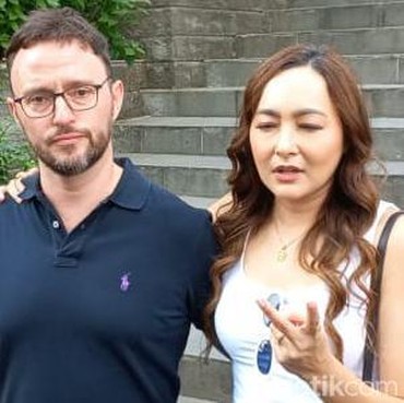 Dimintai Foto Saat di Bandara, Ethan Alarmk Tak Tahu Dewi Rezer Seleb