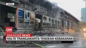 VIDEO: Halte TransJakarta Tendean Kebakaran