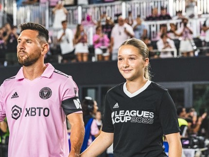 7 Potret Harper Anak Victoria & David Beckham yang Sudah ABG, Terbaru Foto Bareng Messi