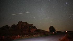 Puncak Hujan Meteor Alfa Monocerotid Hiasi Langit Malam Ini
