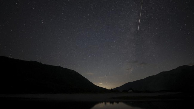 Langit Juni: Teater Kosmik dengan Parade Planet, Hujan Meteor, dan Pertunjukan Langit Lainnya